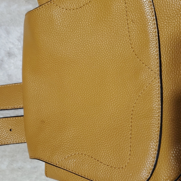 Vince Camuto Caramel Tal Crossbody Leather Saddle Purse w Horseshoe Hardware - Picture 7 of 11